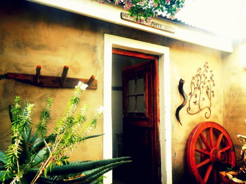 Stone Cottage Self-Catering Apartments เพลตเตนเบิร์กเบย์ ภายนอก รูปภาพ